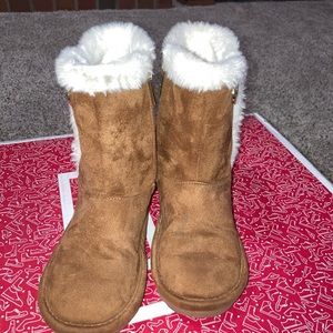 Little girls Micheal Kors boots, only worn twice !